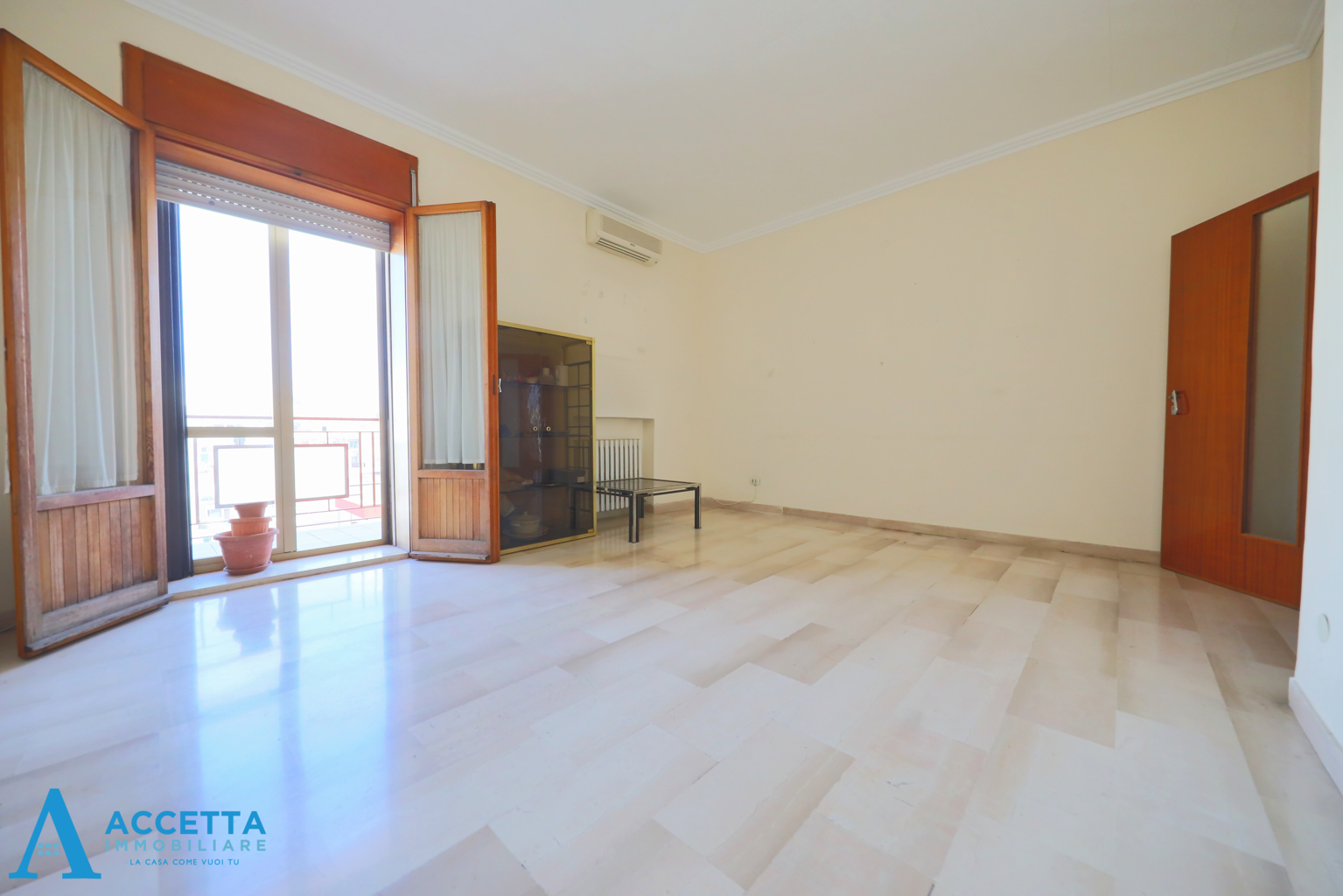 Trilocale da ristrutturare in via ugo de carolis 10, Taranto