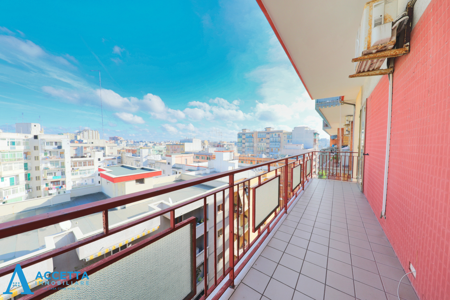 Trilocale da ristrutturare in via ugo de carolis 10, Taranto