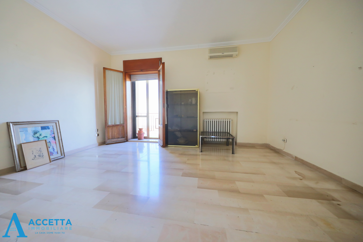 Trilocale da ristrutturare in via ugo de carolis 10, Taranto