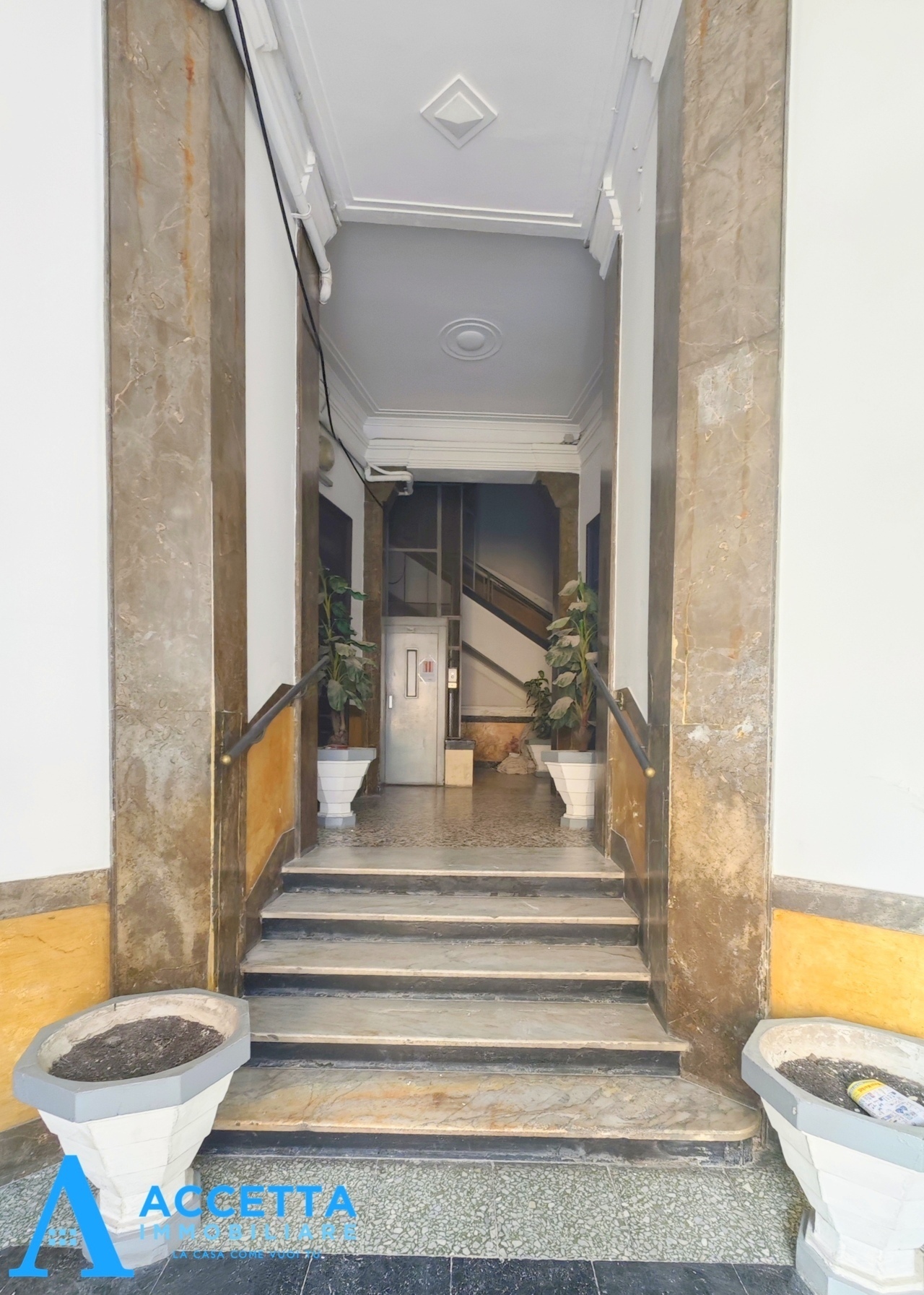 Bilocale da ristrutturare in via duca di genova 63, Taranto