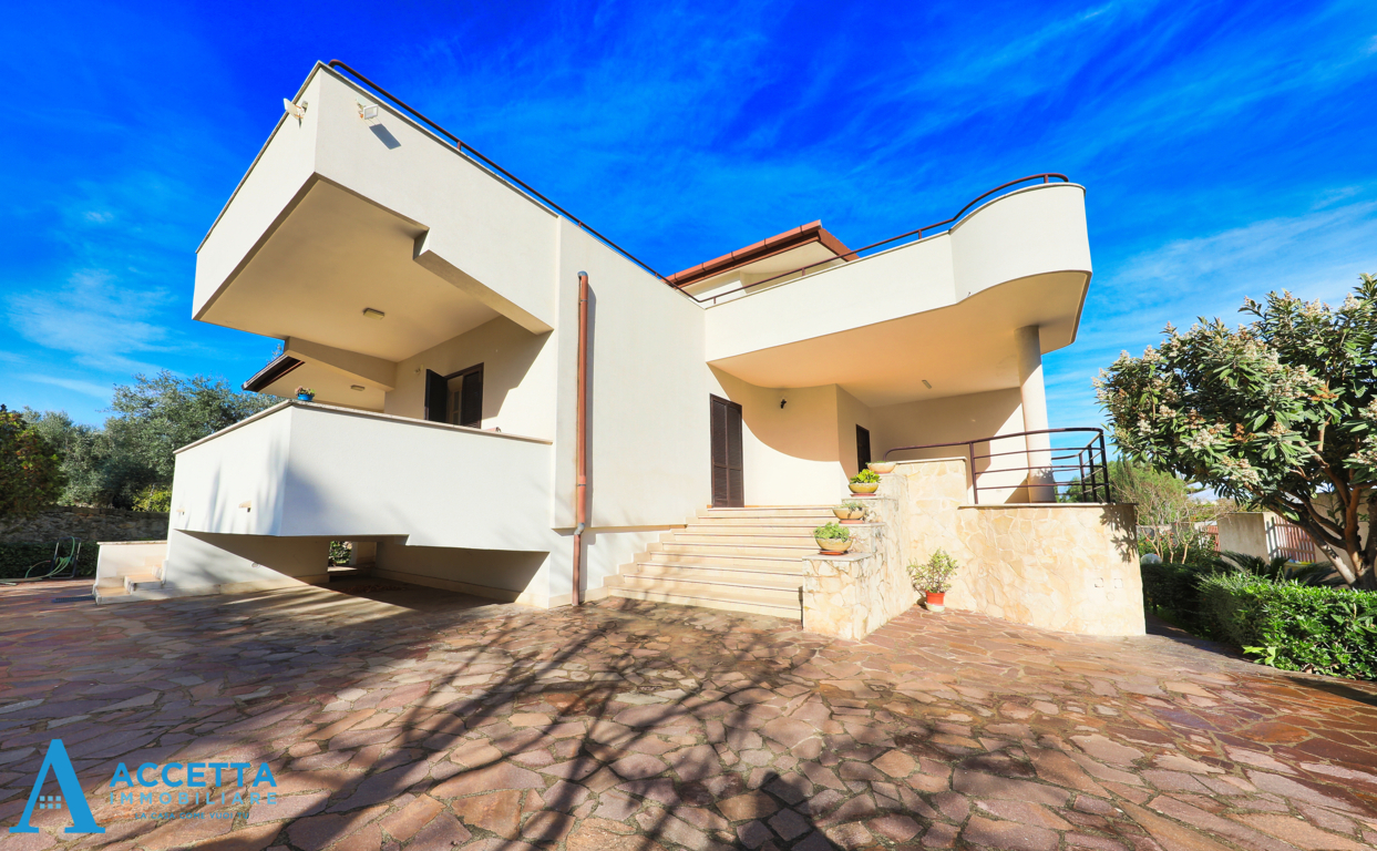 Villa con giardino in circonvallazione dei fiori, Taranto