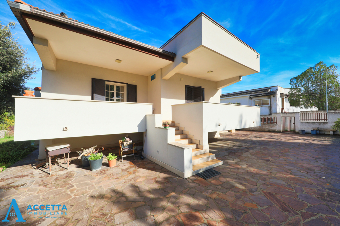 Villa con giardino in circonvallazione dei fiori, Taranto