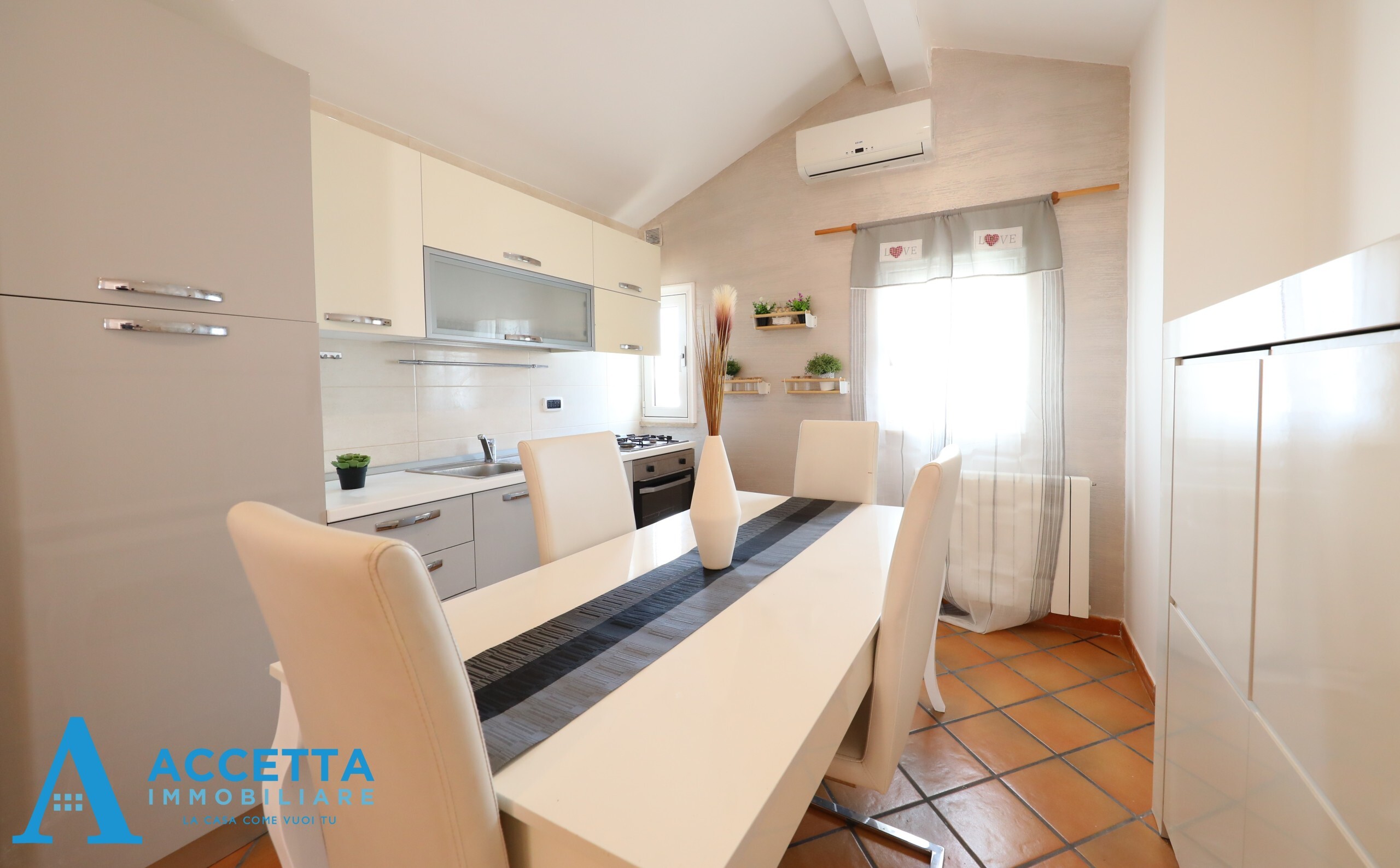 Attico con terrazzo in viale trentino, Taranto