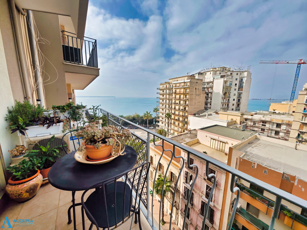 Trilocale vista mare in via angelo berardi 83, Taranto