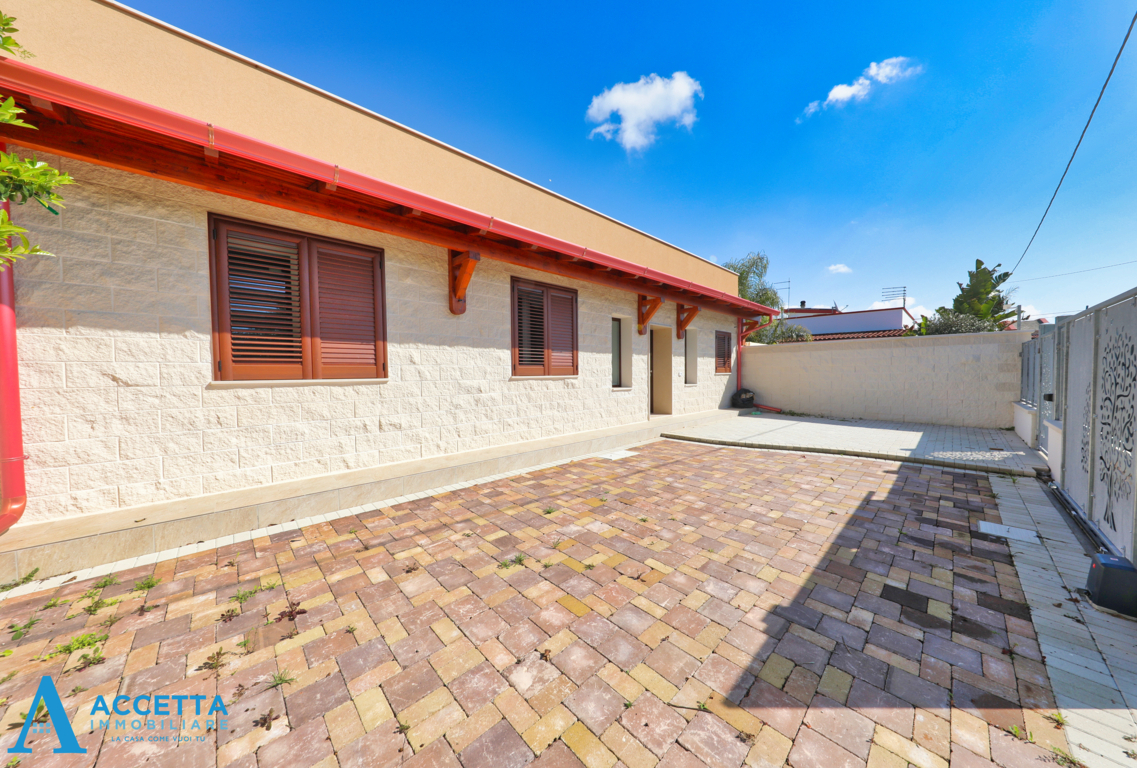 Villa con giardino in via lorenzo il magnifico, Taranto