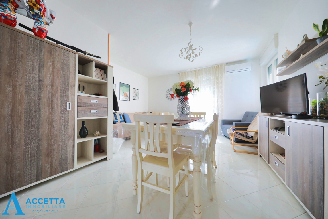 Quadrilocale con terrazzo in via giovanni borraccino 8, Taranto