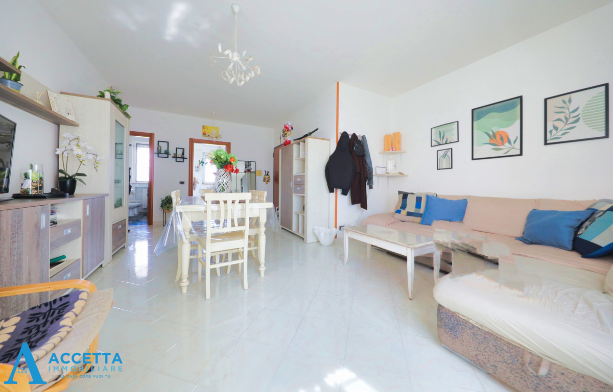 Quadrilocale con terrazzo in via giovanni borraccino 8, Taranto