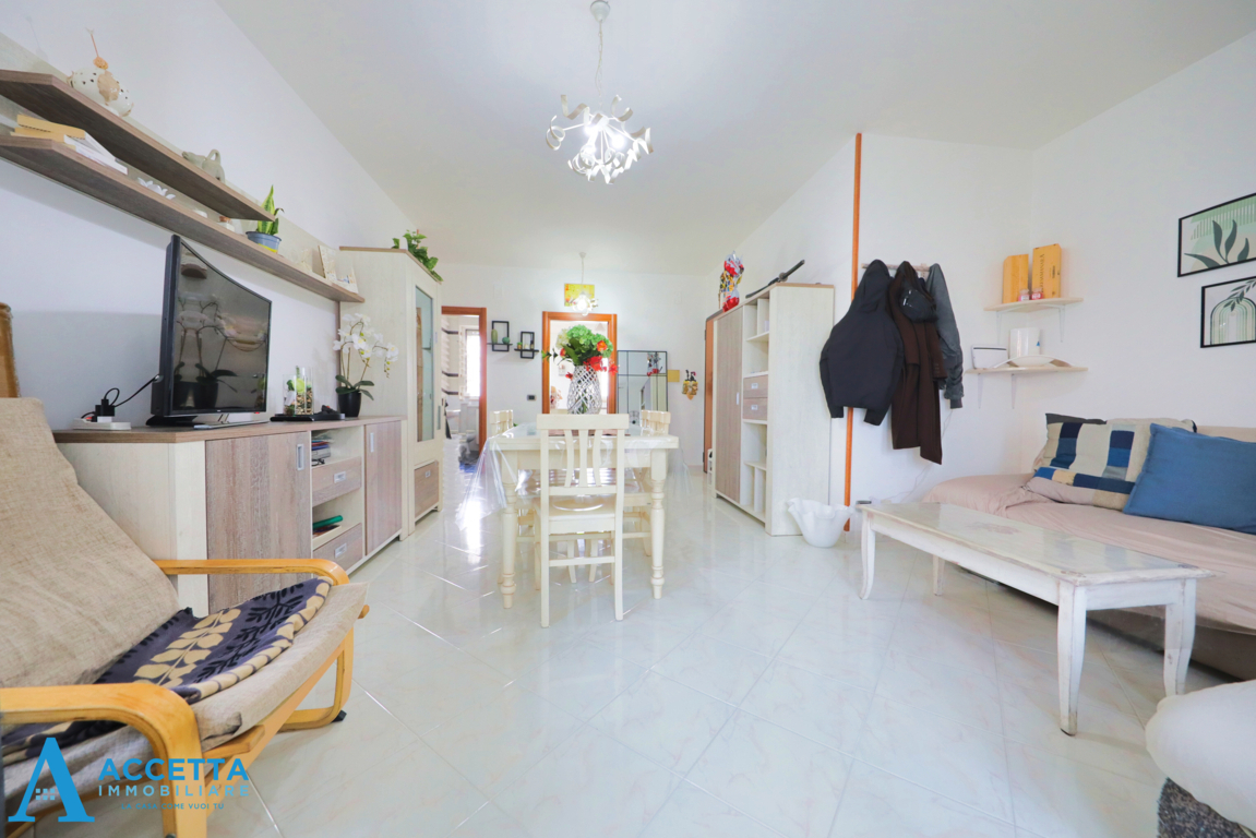 Quadrilocale con terrazzo in via giovanni borraccino 8, Taranto