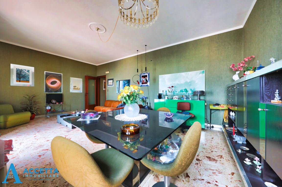 Trilocale vista mare in via lago trasimeno 5, Taranto