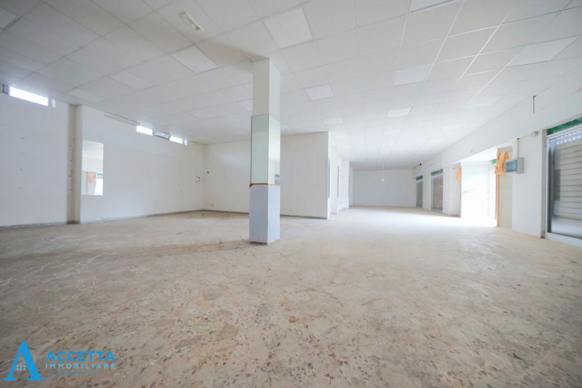 Locale commerciale da ristrutturare in corso vittorio emanuele ii 11, Taranto