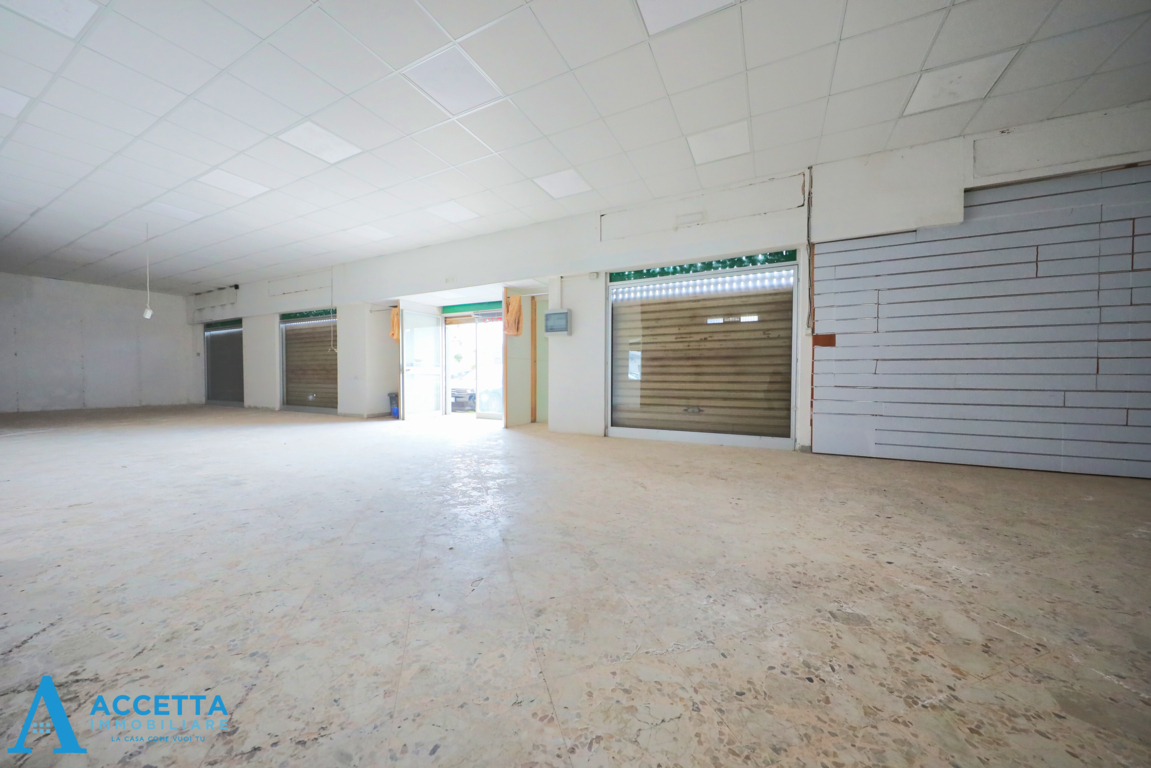 Locale commerciale da ristrutturare in corso vittorio emanuele ii 11, Taranto
