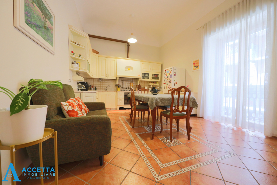 Quadrilocale ristrutturato in via giuseppe massari 8, Taranto