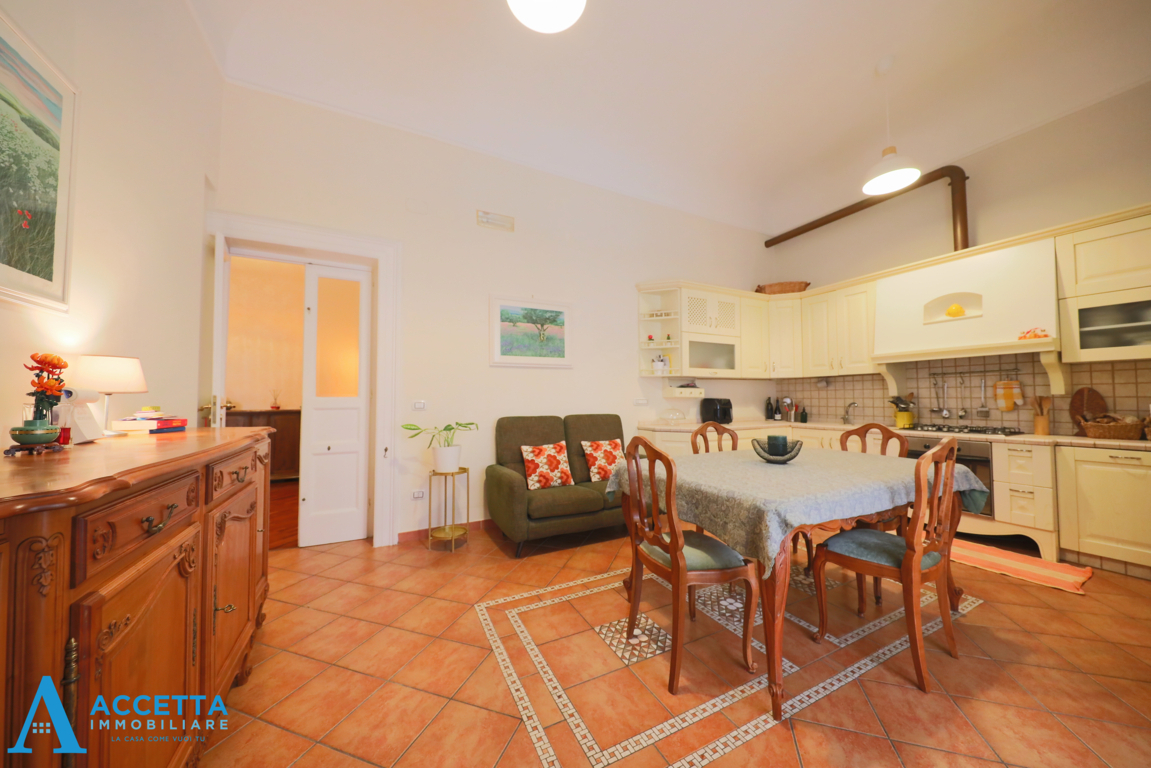 Quadrilocale ristrutturato in via giuseppe massari 8, Taranto