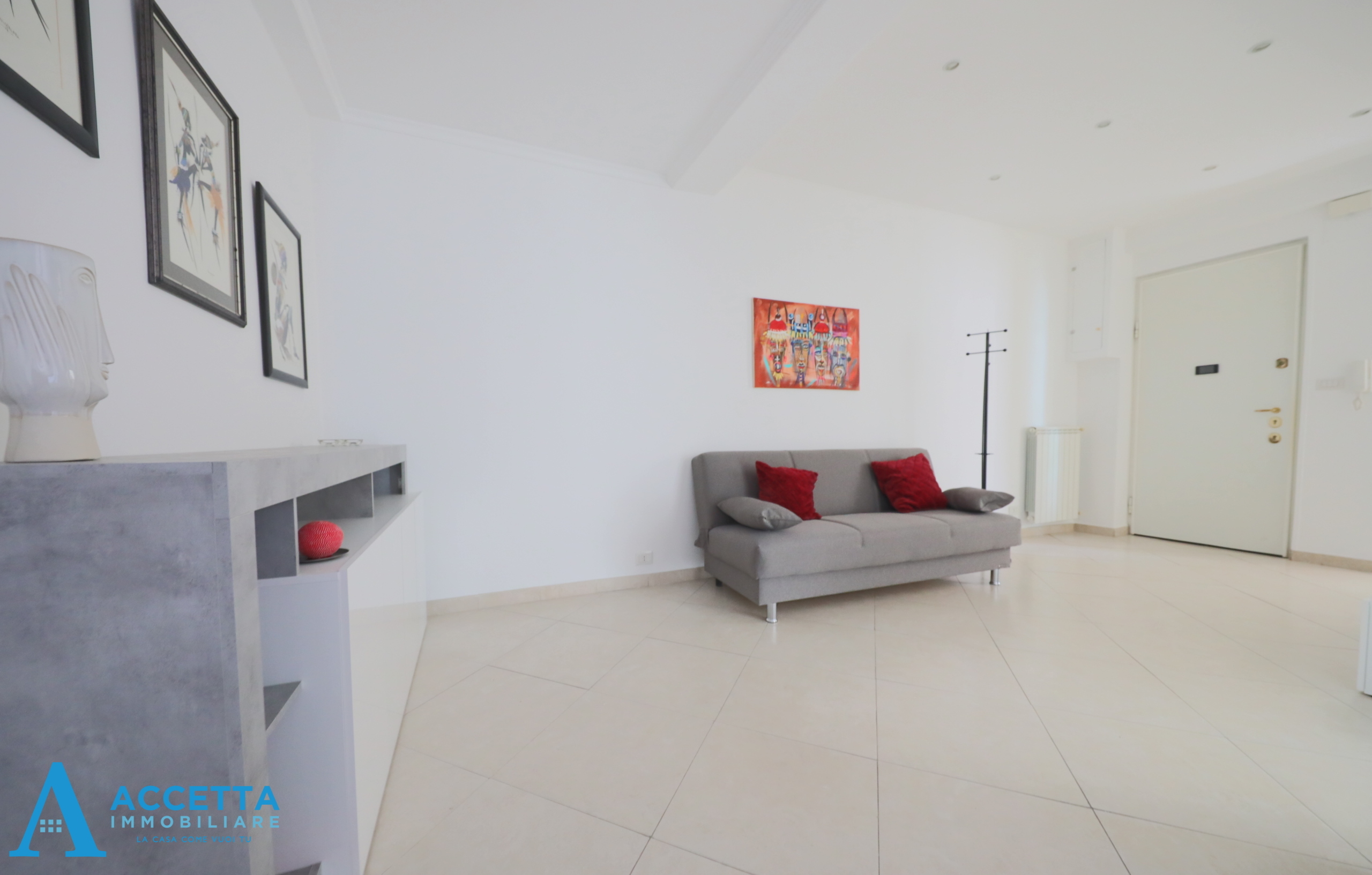 Trilocale ristrutturato in via rintone 28, Taranto