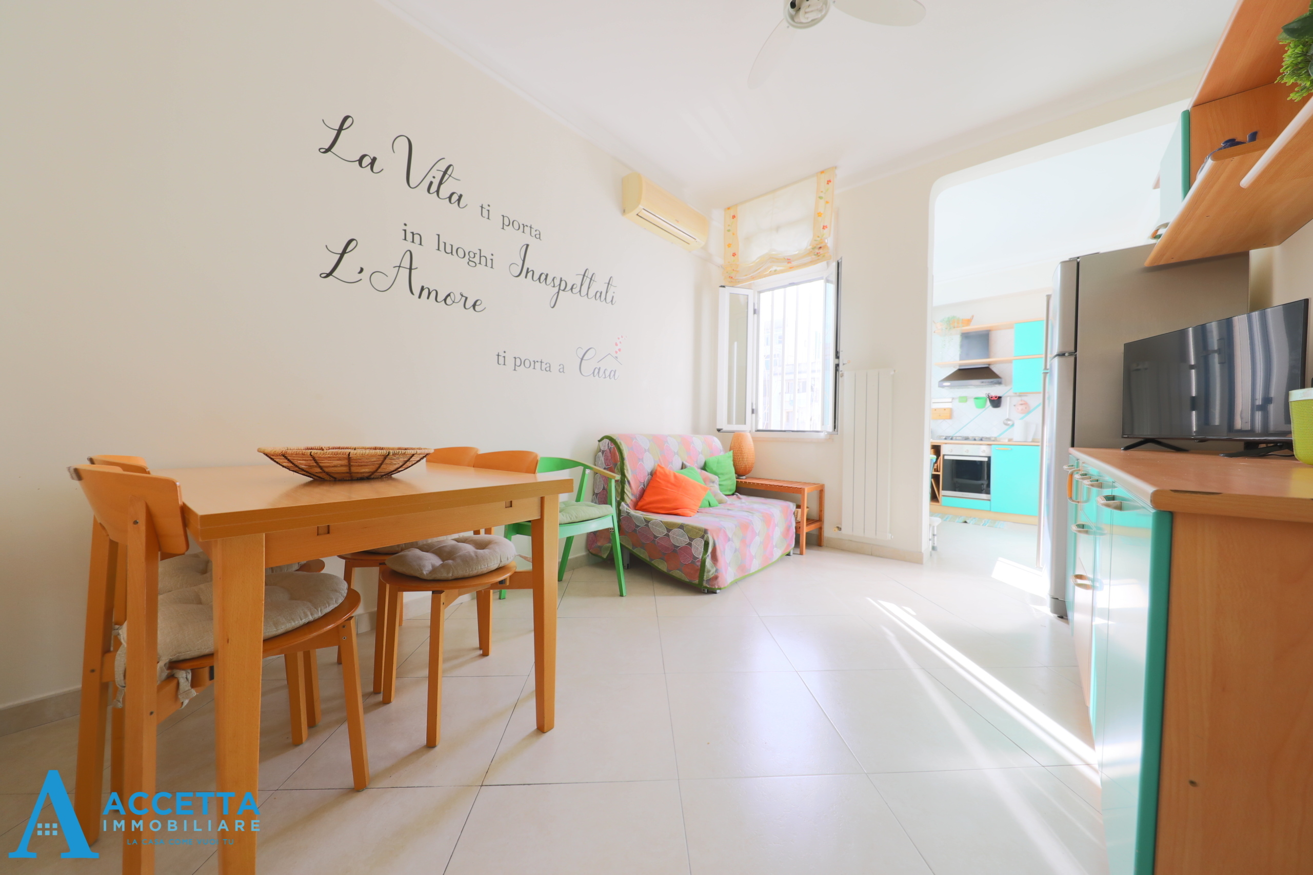 Trilocale ristrutturato in via rintone 28, Taranto