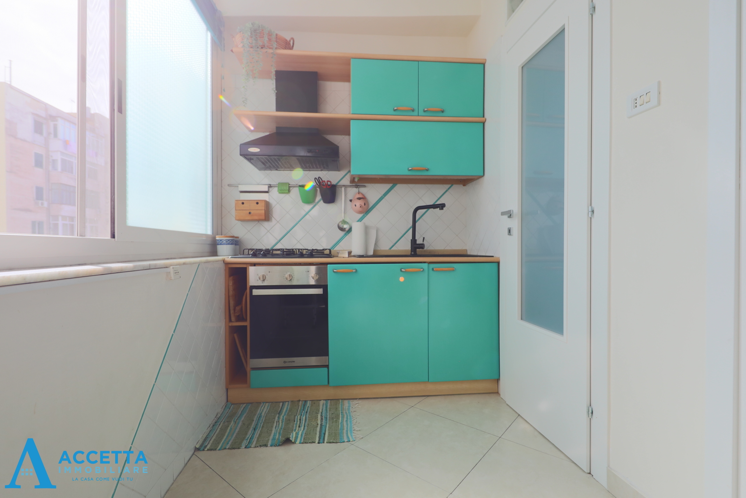 Trilocale ristrutturato in via rintone 28, Taranto