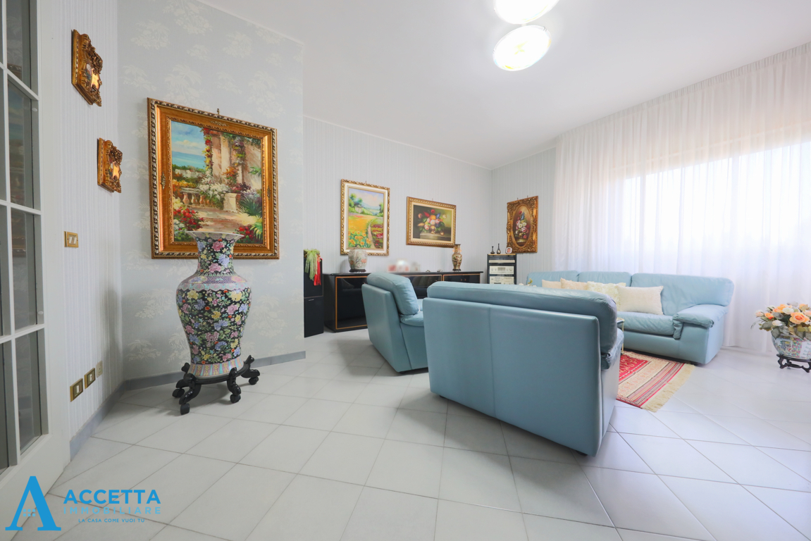 Quadrilocale con giardino in via lago trasimeno 27, Taranto