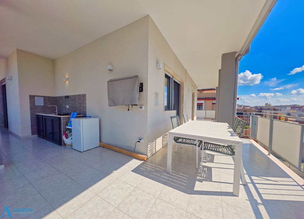 Attico vista mare in via gastone mezzetti 21, Taranto