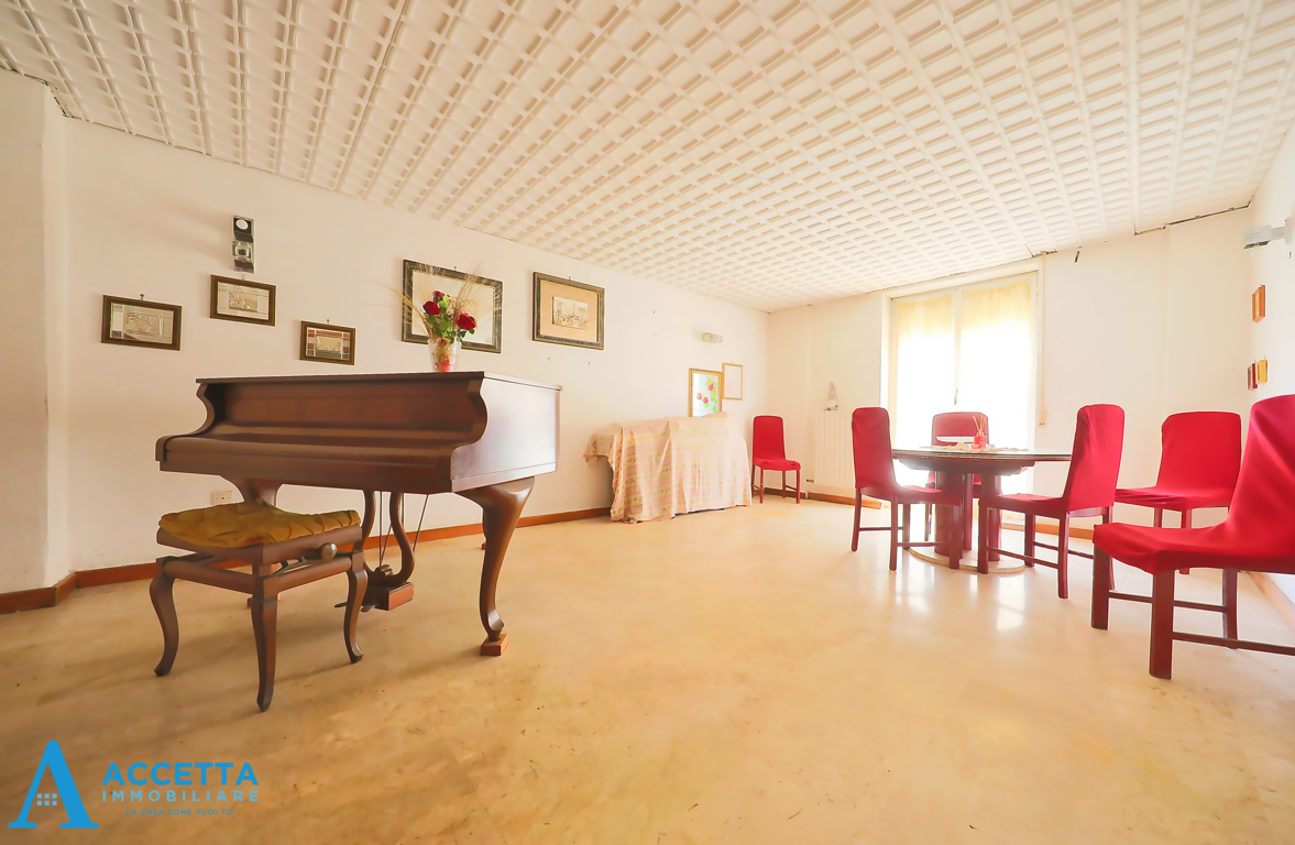 Trilocale da ristrutturare in viale liguria 27, Taranto