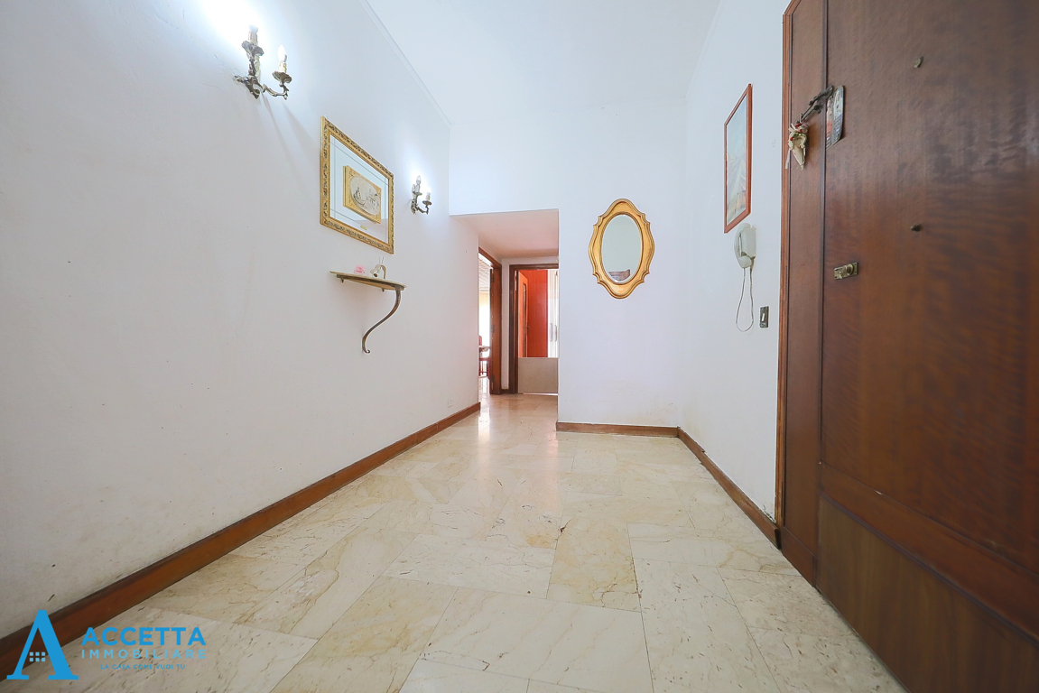 Trilocale da ristrutturare in viale liguria 27, Taranto