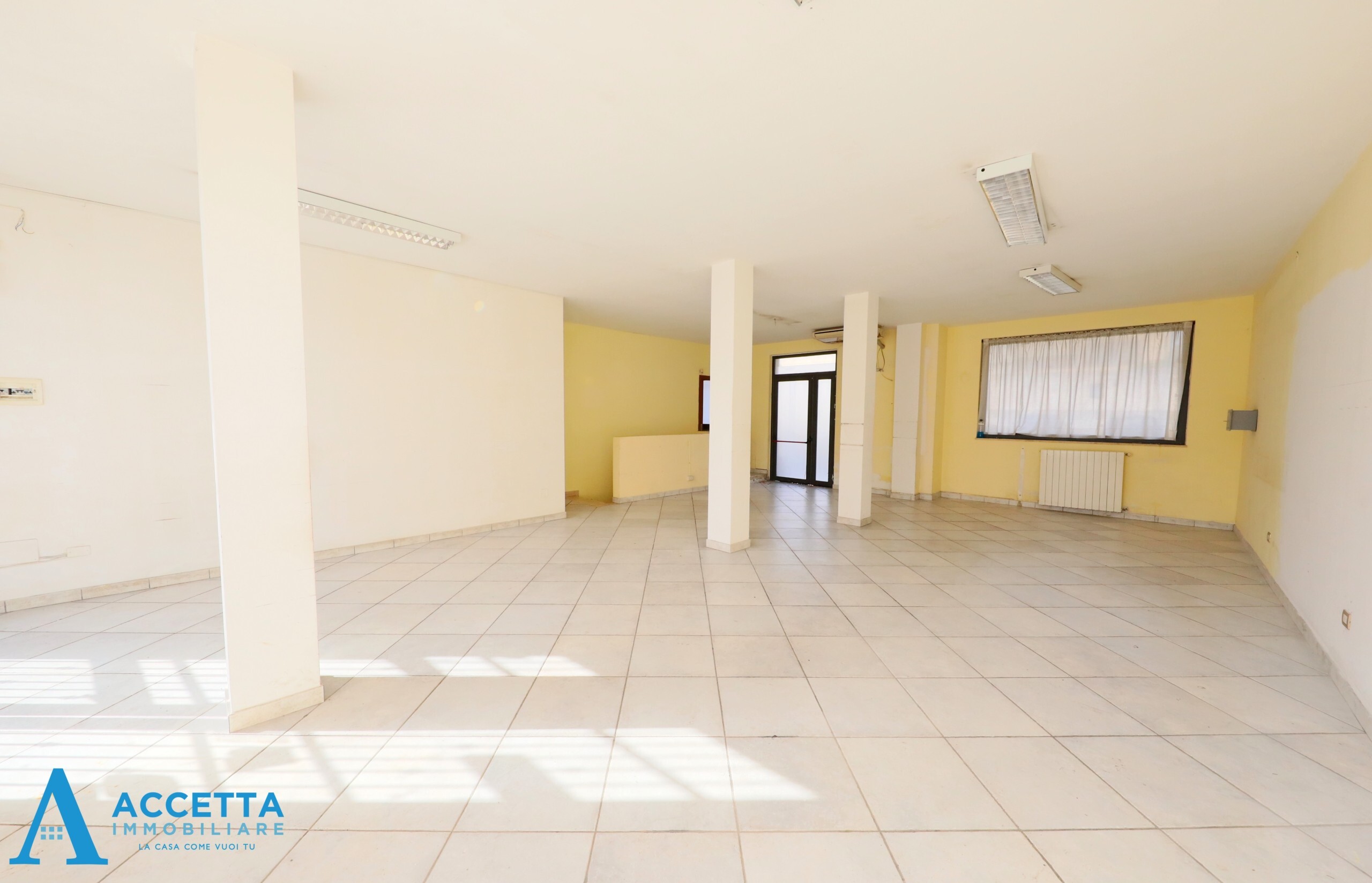 Locale commerciale in vendita in corso vittorio emanuele ii 196, Taranto