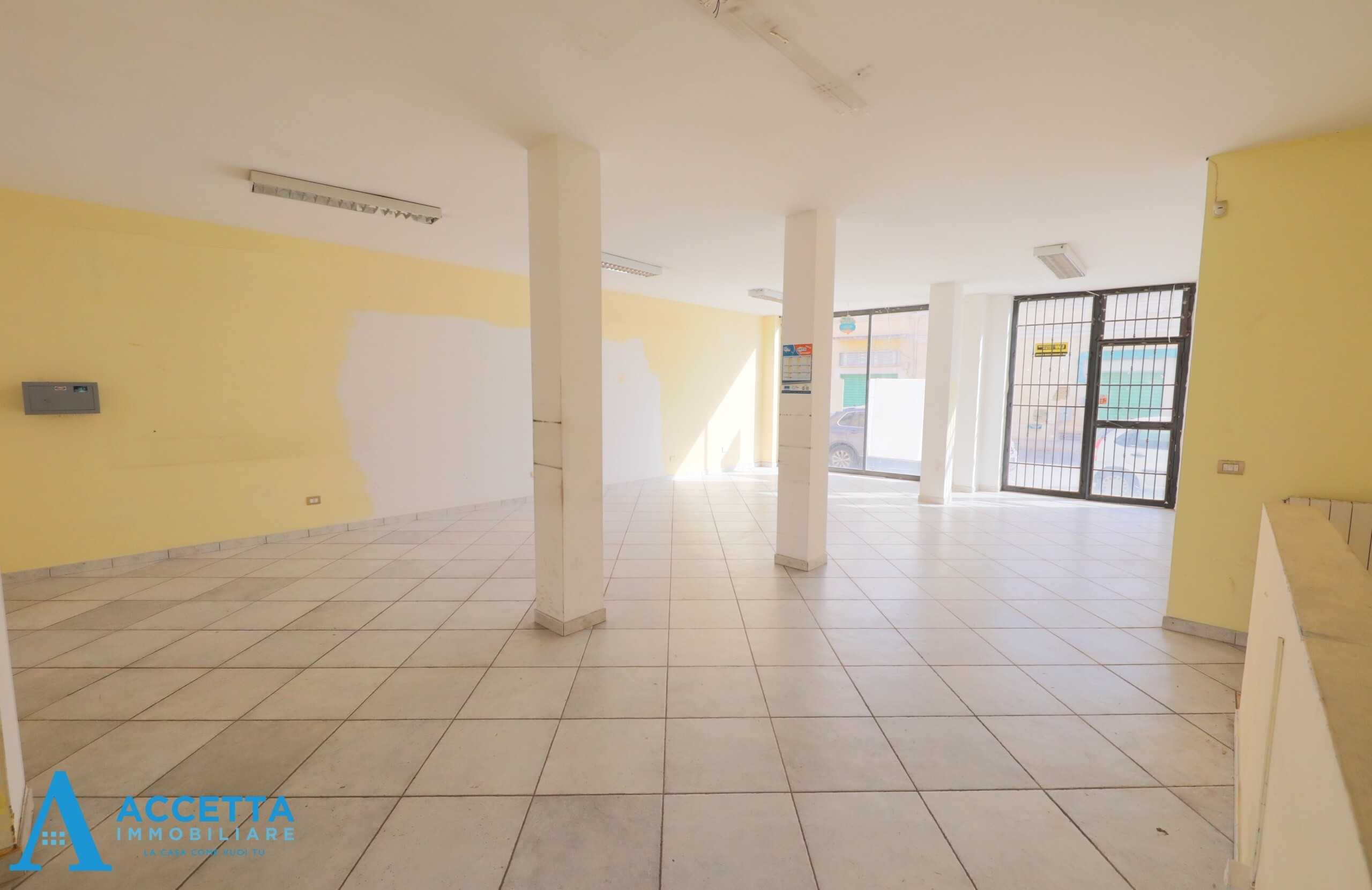 Locale commerciale in vendita in corso vittorio emanuele ii 196, Taranto