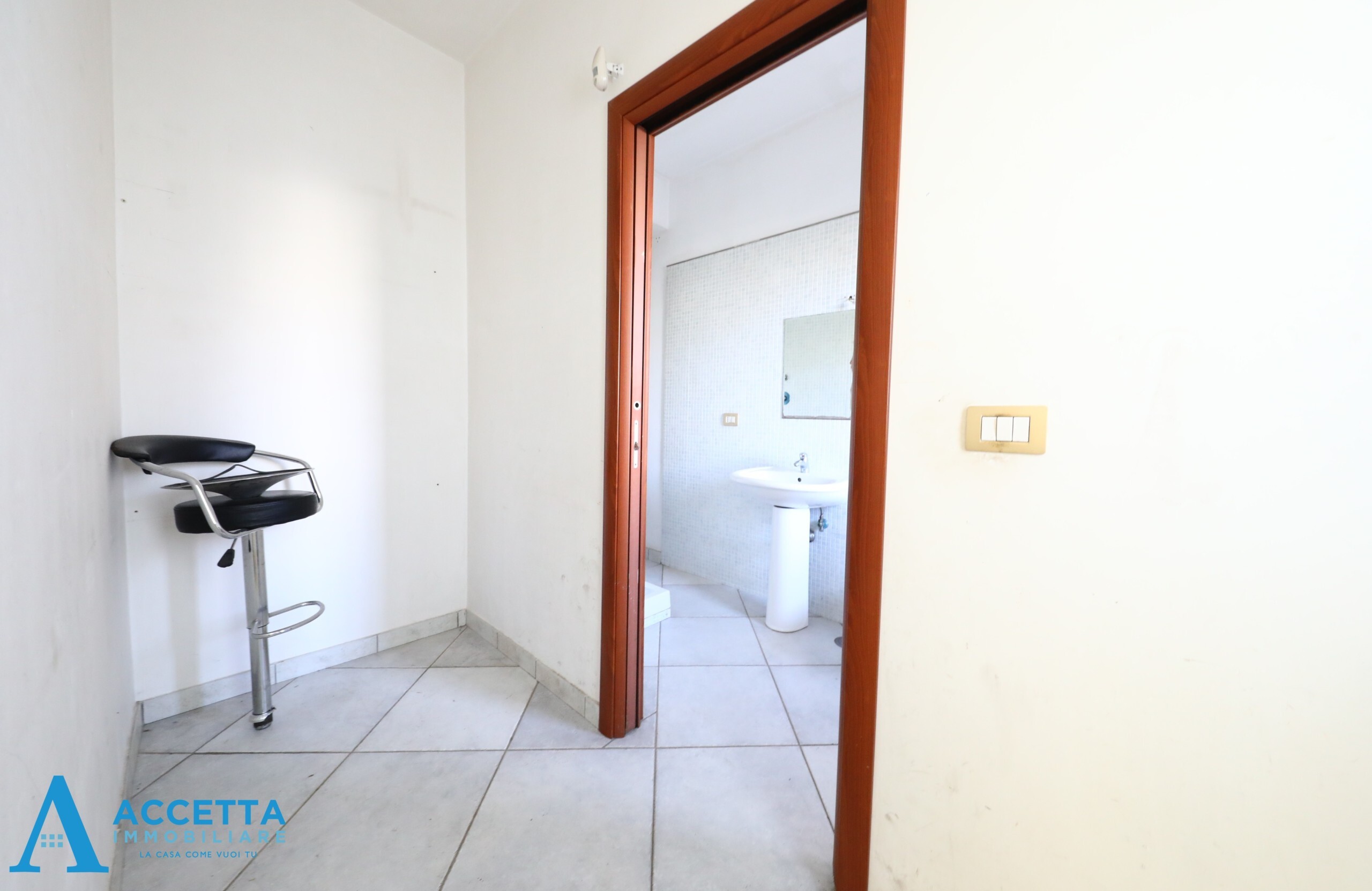 Locale commerciale in vendita in corso vittorio emanuele ii 196, Taranto