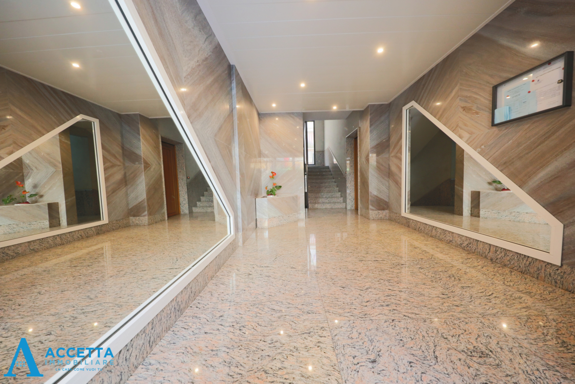 Quadrilocale con box in via galera montefusco 11, Taranto
