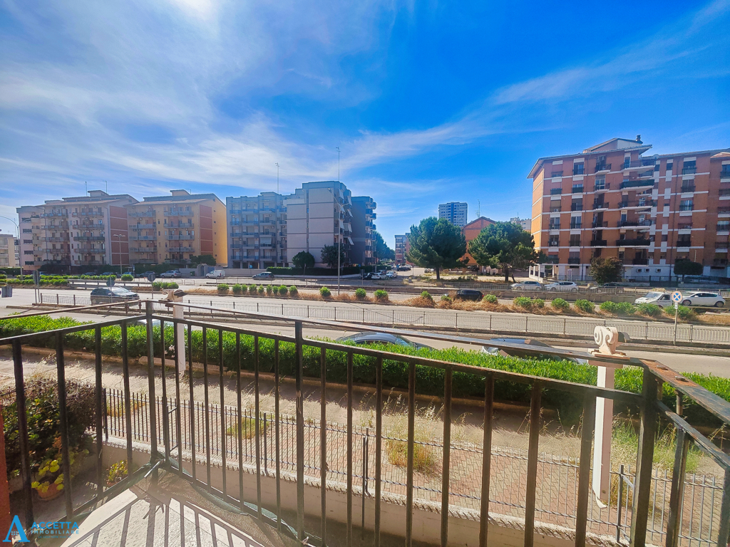 Quadrilocale da ristrutturare in via ancona 315, Taranto