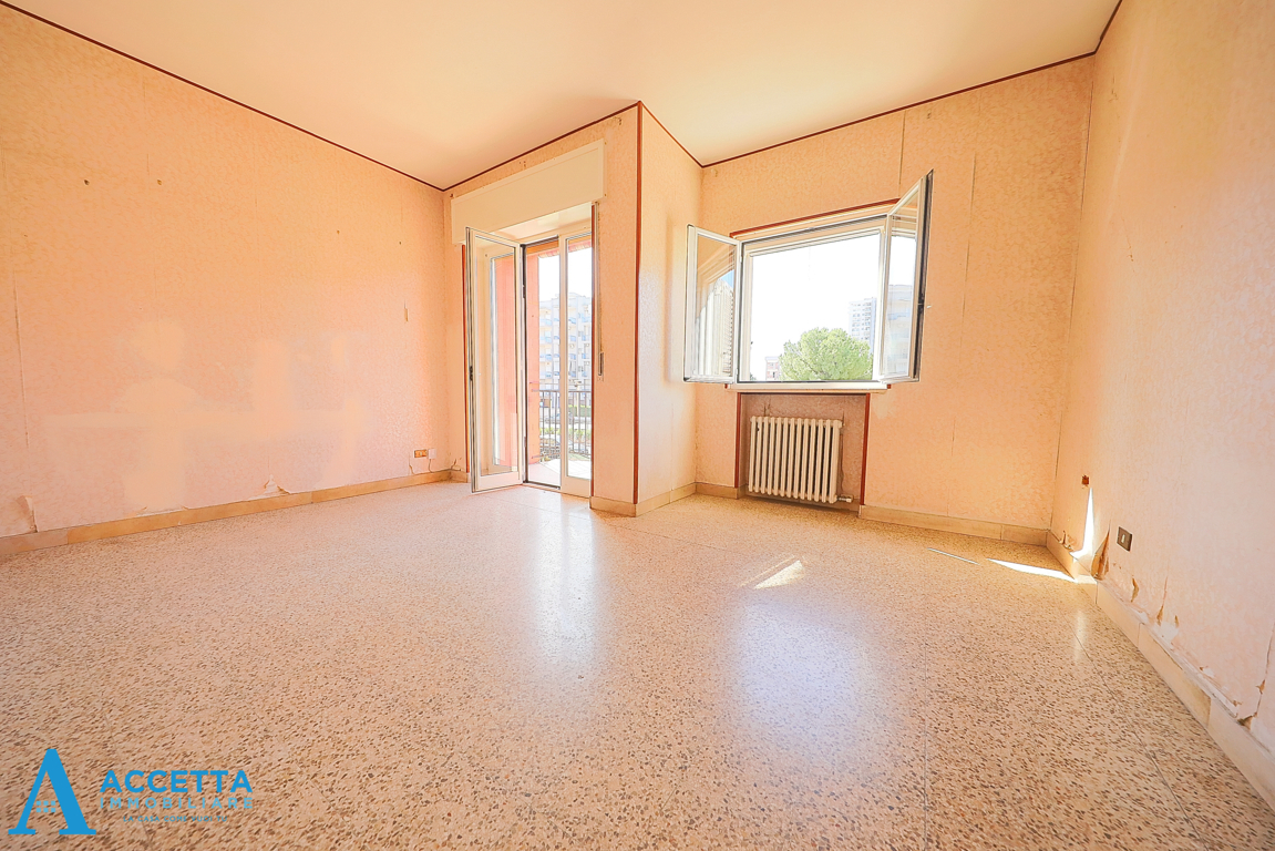 Quadrilocale da ristrutturare in via ancona 315, Taranto