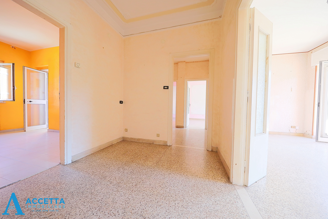 Quadrilocale da ristrutturare in via ancona 315, Taranto