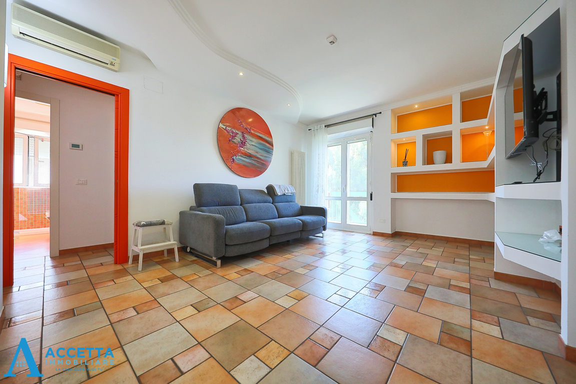 Trilocale con box in via lago ampollino 23, Taranto