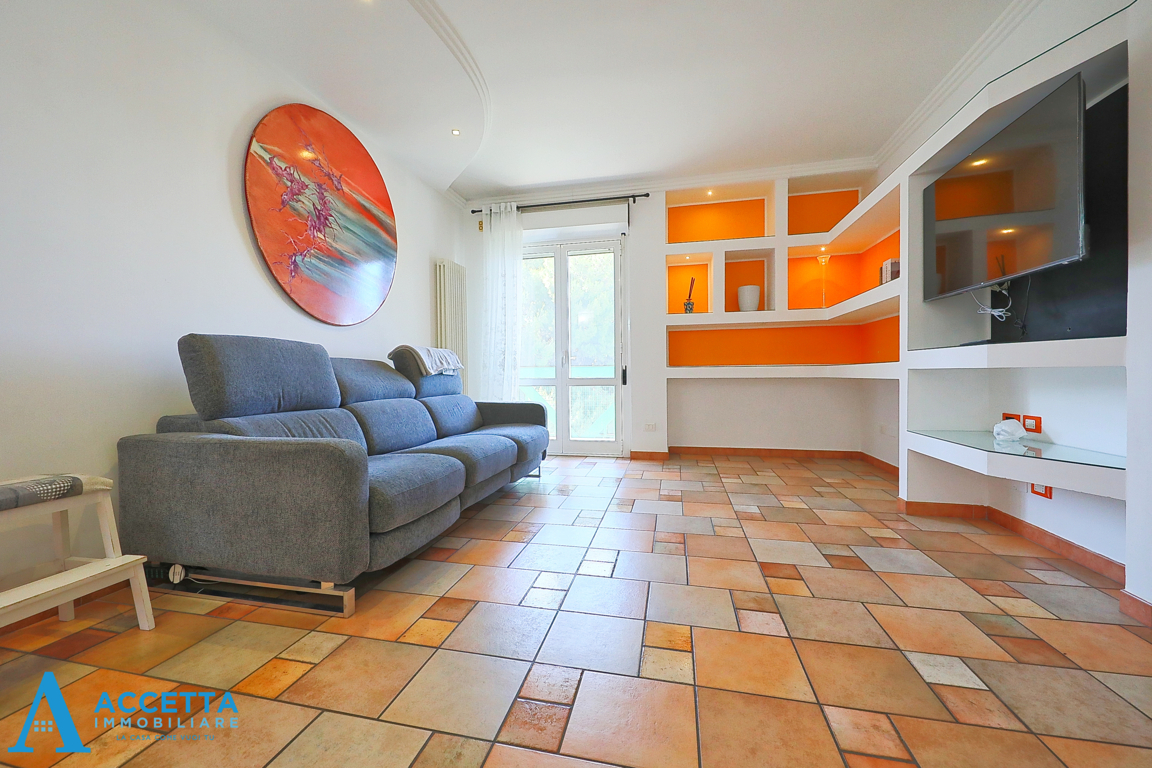 Trilocale con box in via lago ampollino 23, Taranto