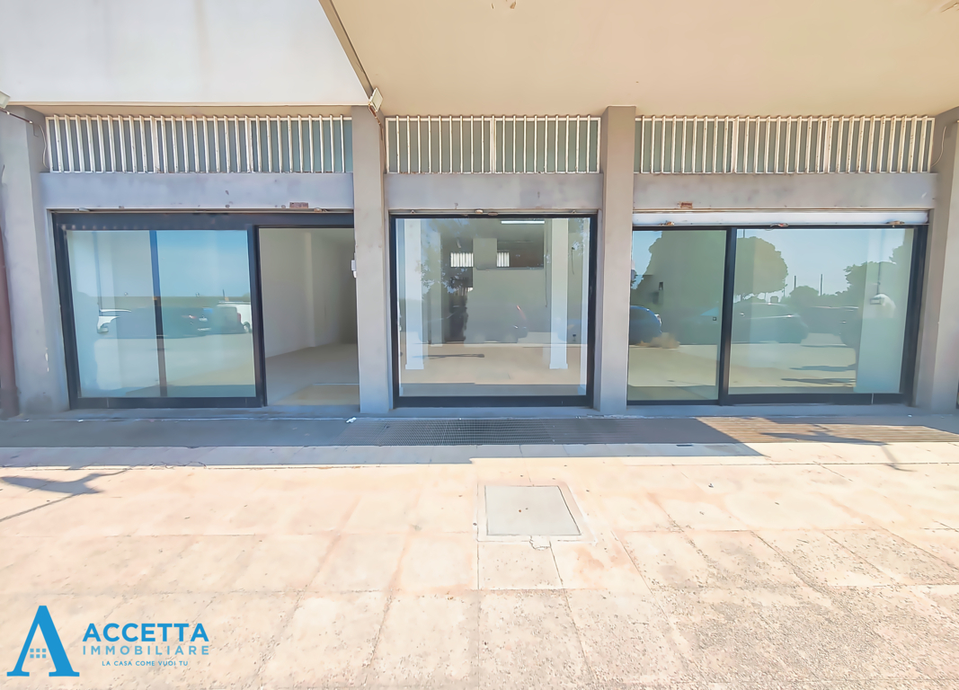 Locale commerciale in affitto in via carlo magno 20, Taranto