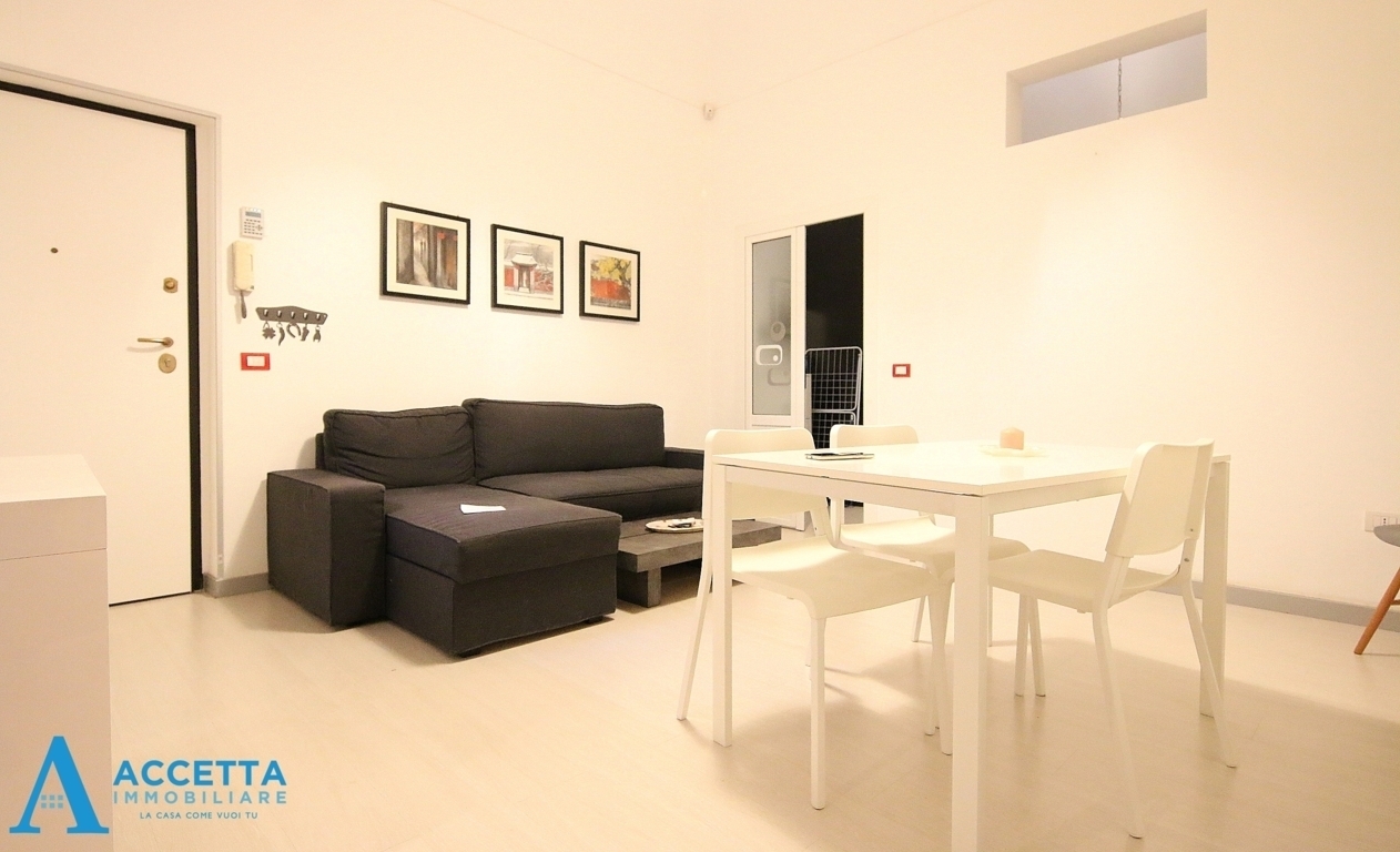 Bilocale ristrutturato in via regina elena 73, Taranto