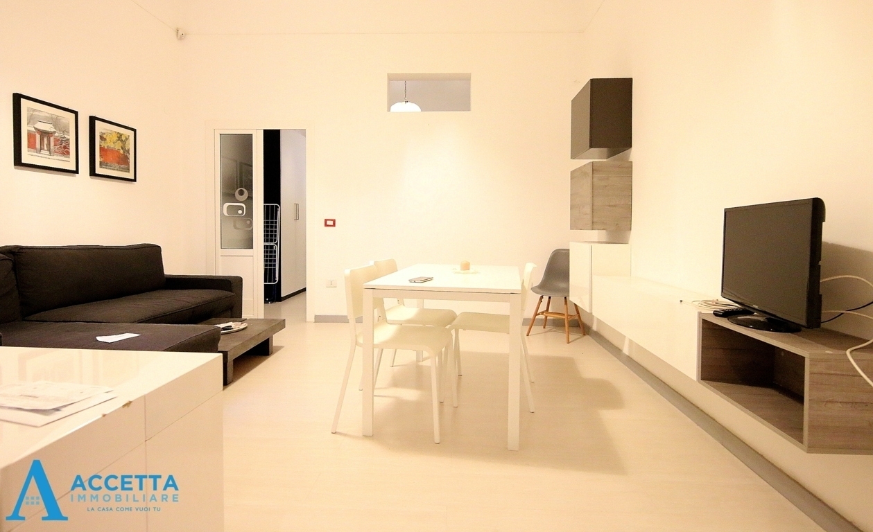 Bilocale ristrutturato in via regina elena 73, Taranto