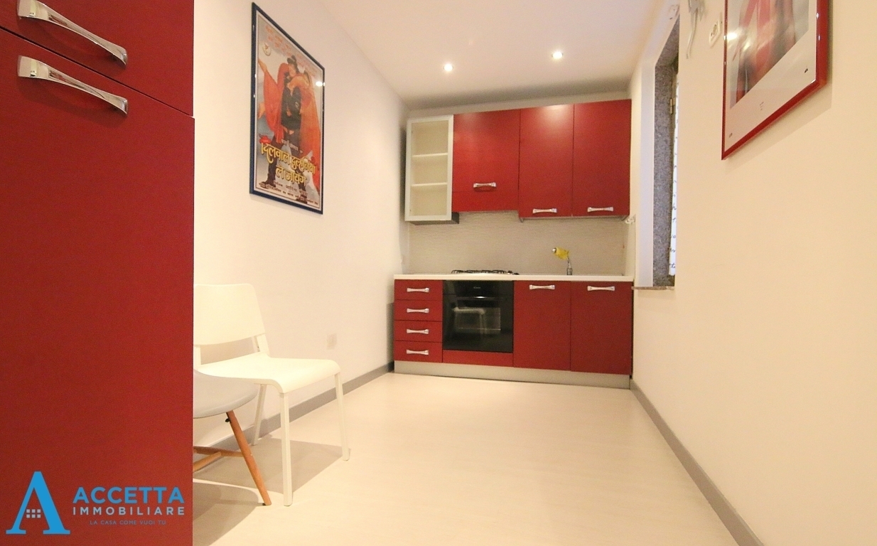 Bilocale ristrutturato in via regina elena 73, Taranto