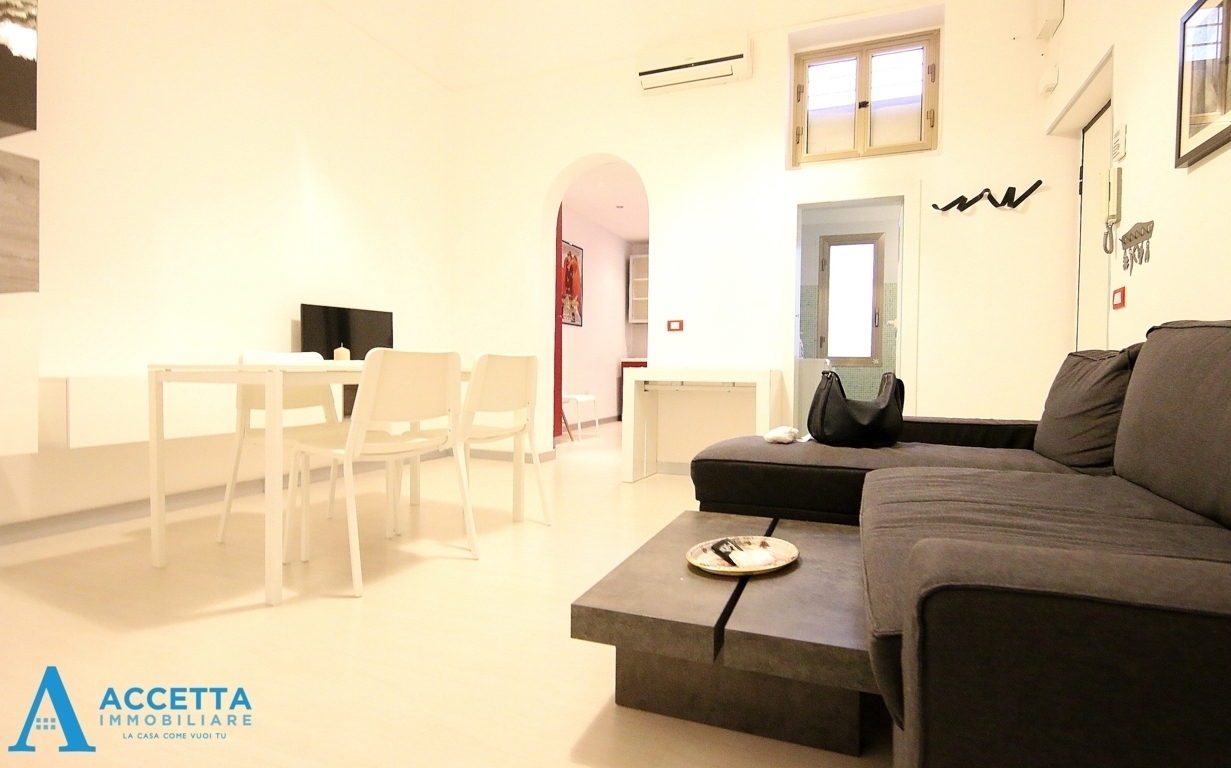Bilocale ristrutturato in via regina elena 73, Taranto