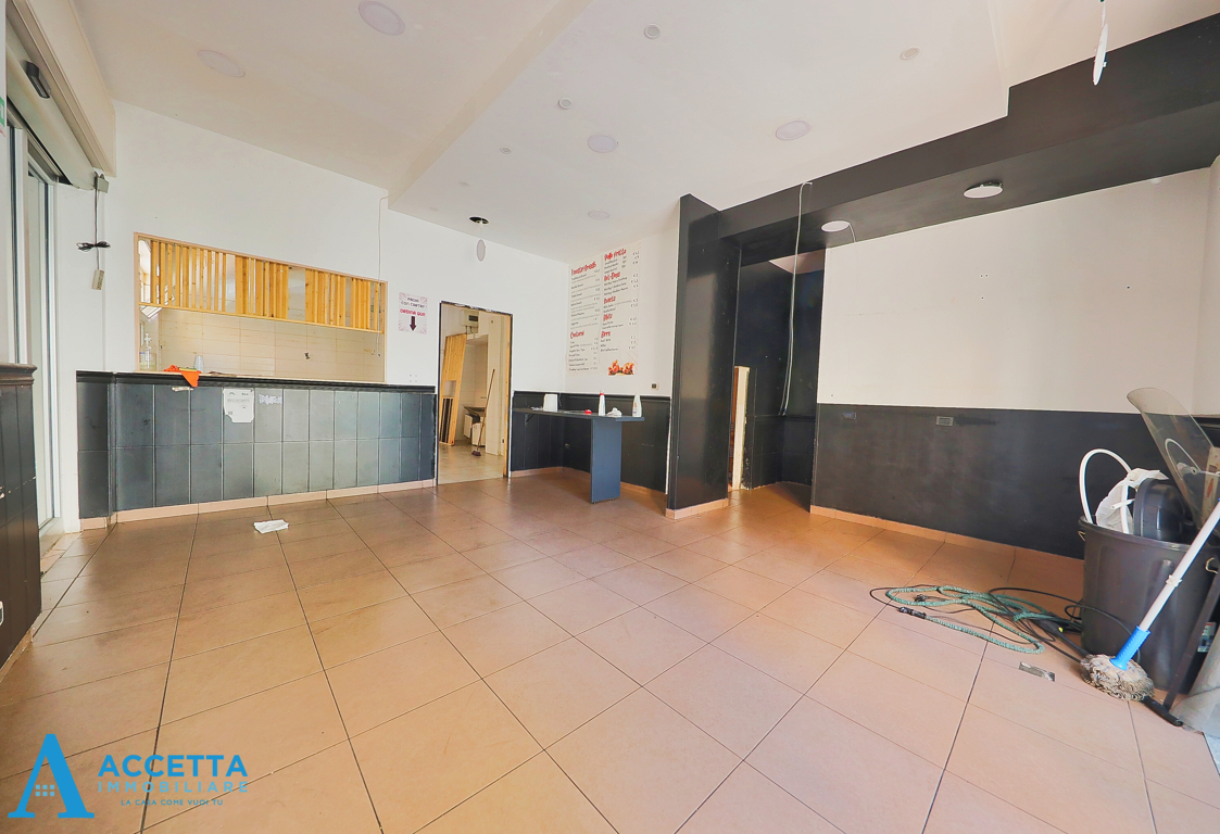 Locale commerciale da ristrutturare in viale liguria 12, Taranto