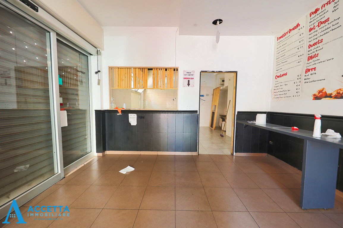Locale commerciale da ristrutturare in viale liguria 12, Taranto