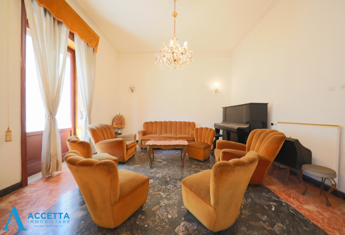 Quadrilocale da ristrutturare in via cesare battisti 15, Taranto