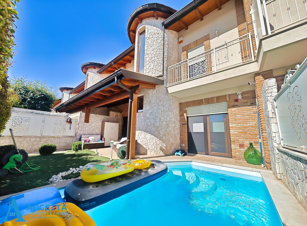 Villa con giardino in via san domenico 25, Taranto