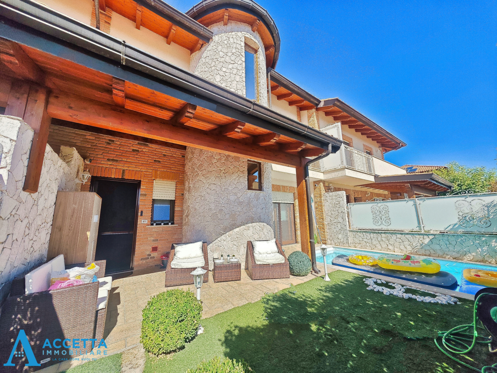 Villa con giardino in via san domenico 25, Taranto