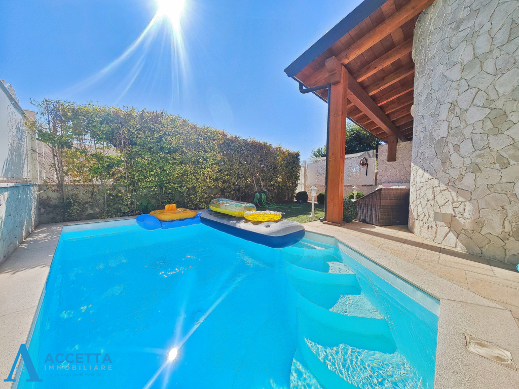 Villa con giardino in via san domenico 25, Taranto