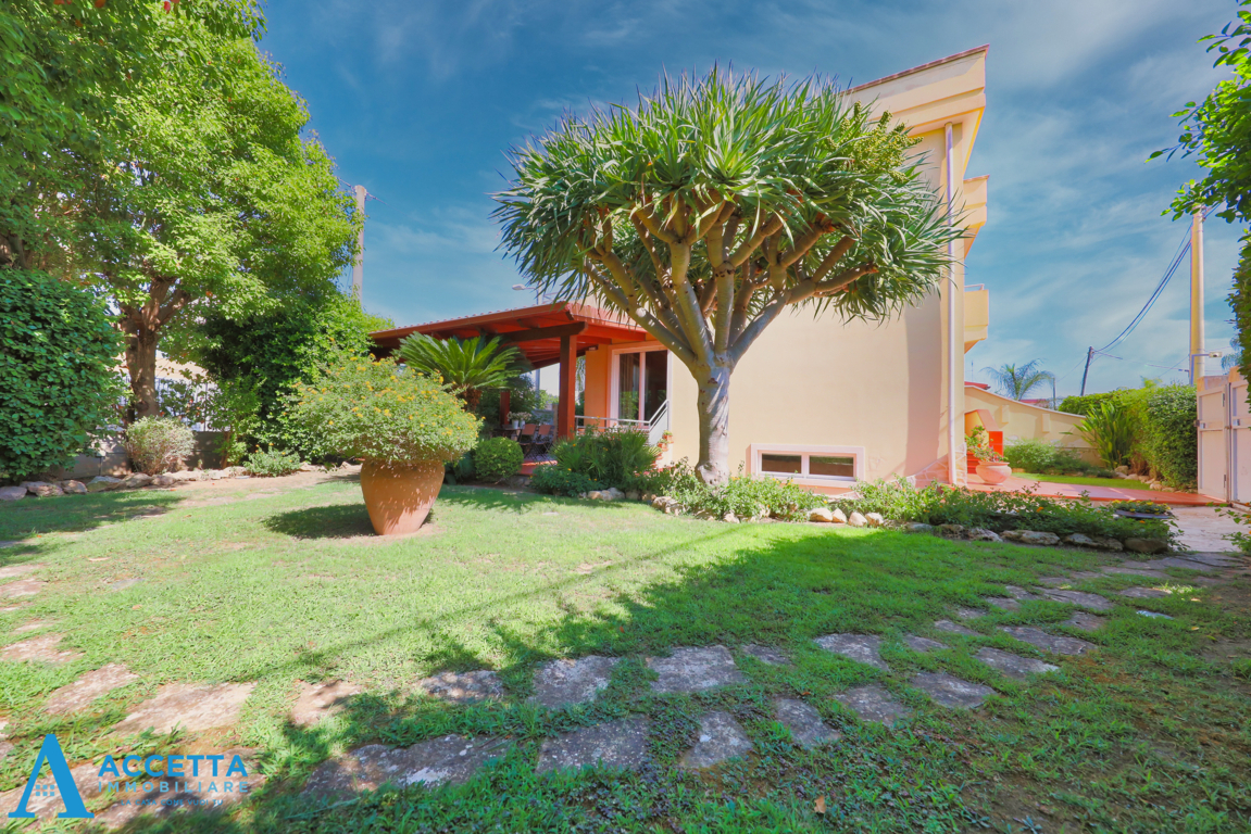 Villa con giardino in via adriatico 53, Taranto