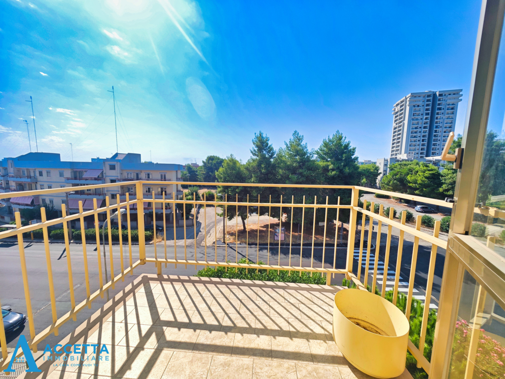 Appartamento con giardino in via lago di nemi 87, Taranto