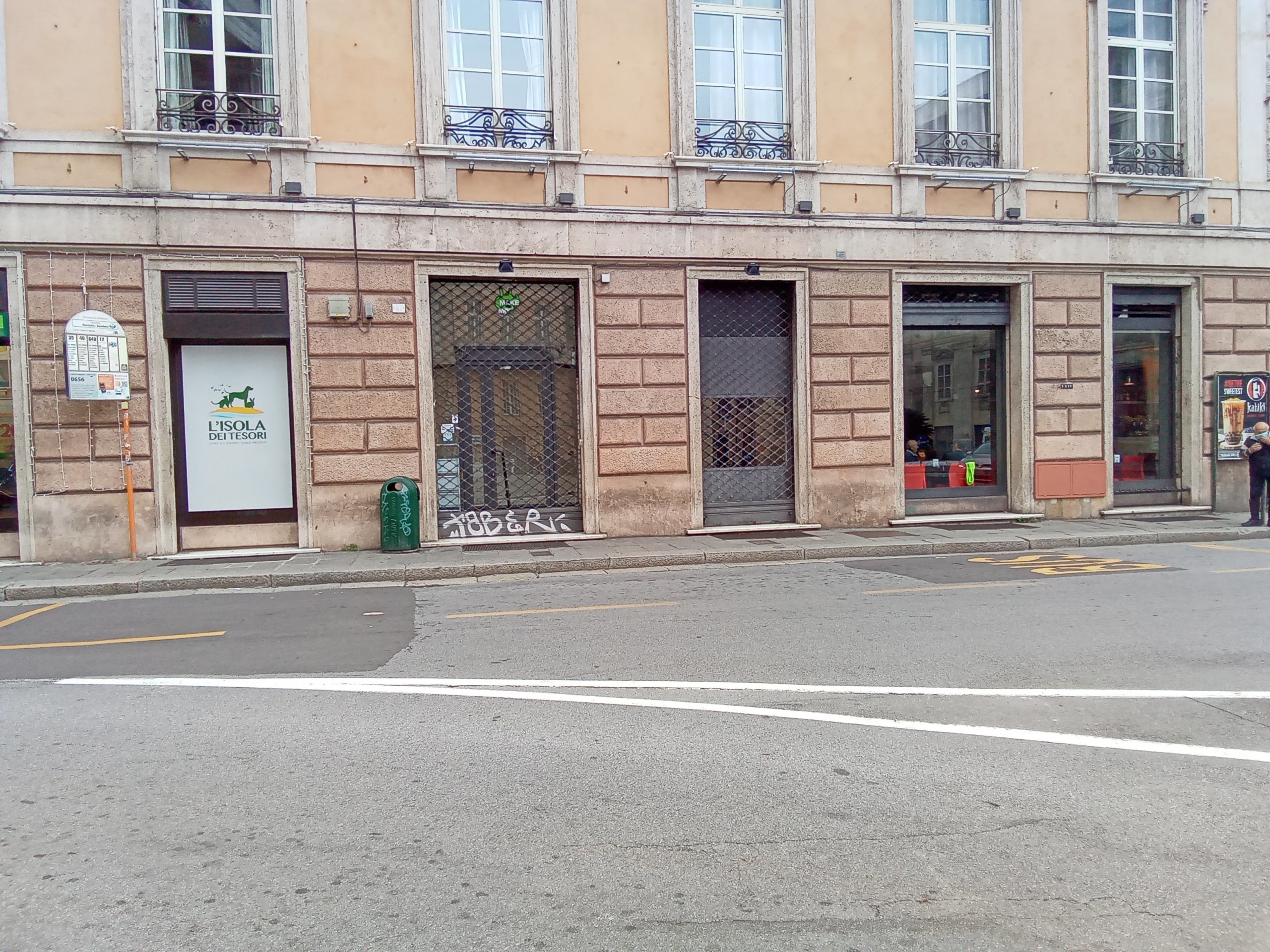 Locale commerciale in affitto in piazza della nunziata 21 r, Genova