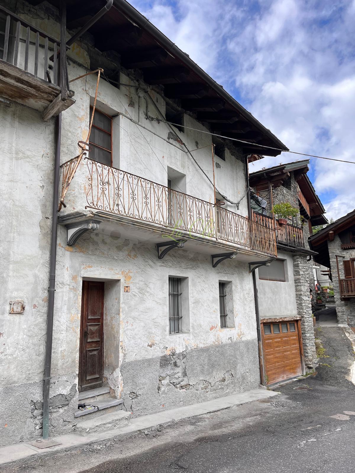 Casa indipendente da ristrutturare in localit chabodey 14, Courmayeur