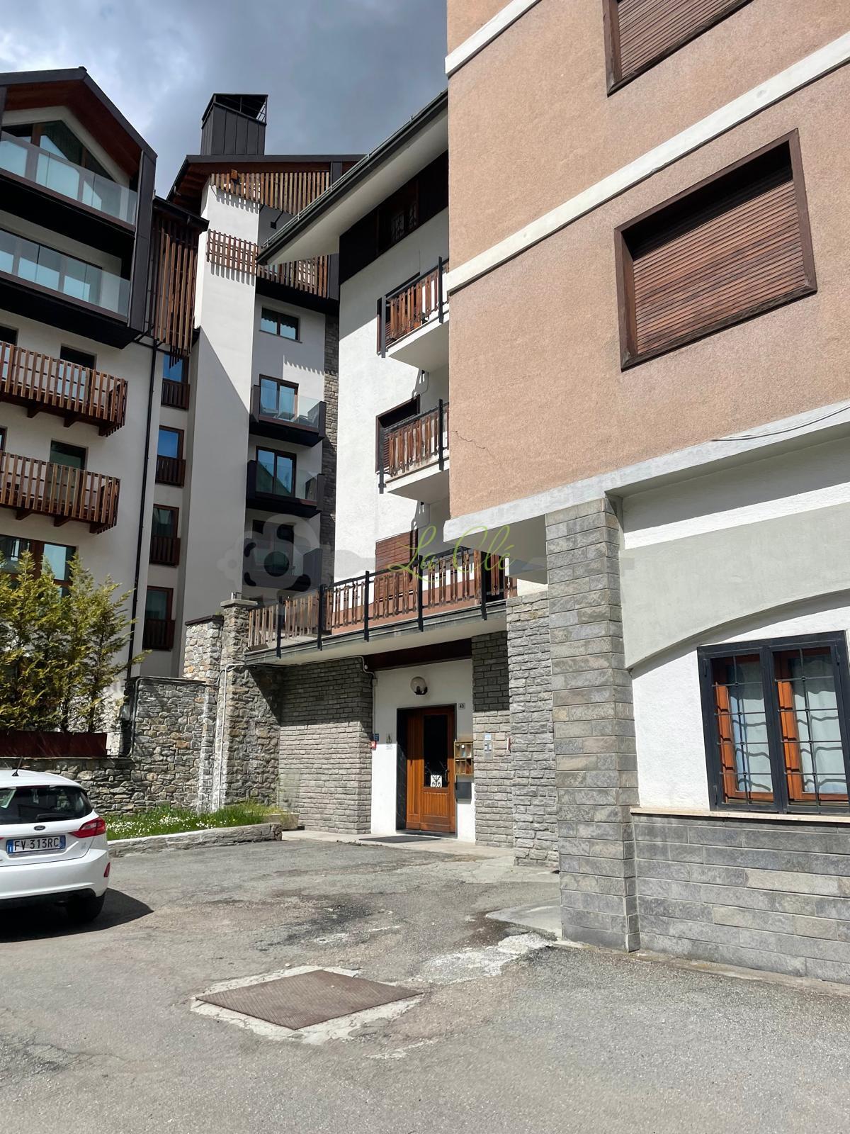 Trilocale con terrazzo in via regionalea 55, Courmayeur