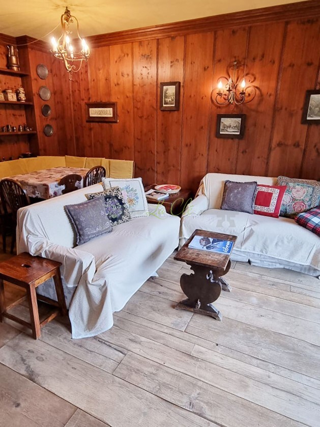 Quadrilocale con box in via roma 10, Courmayeur